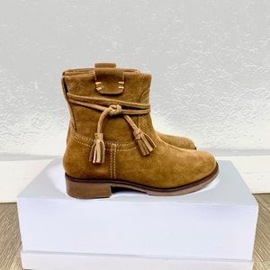 Adorable suede  Zara booties size 13